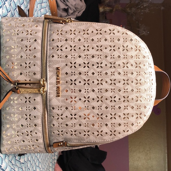 MK bag main image 5
